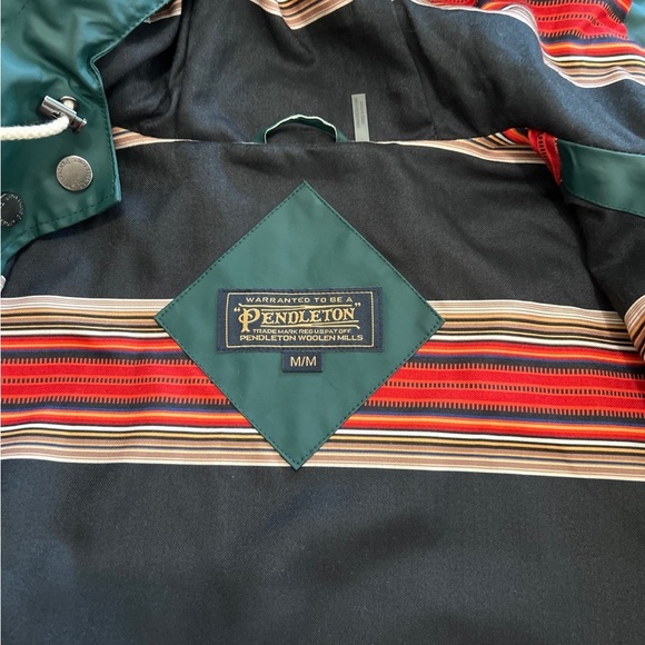 Like New Pendleton Women's
Olympic Acadia
Slicker Raincoat - Picture 8 of 12